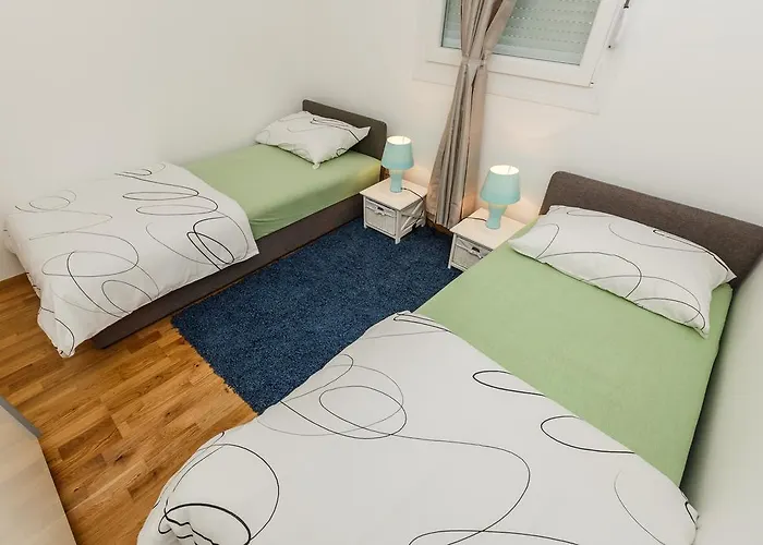 Sky Split Apartment